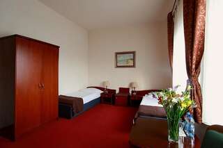 Отель Hotel Sonex Ченстохова Просторный двухместный номер с 2 отдельными кроватями-2